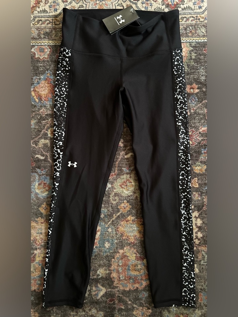 Women’s Under Armour Black ankle Leggings NEW size Medium